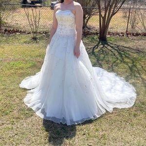 Oleg Cassini Ivory Wedding dress, size 8